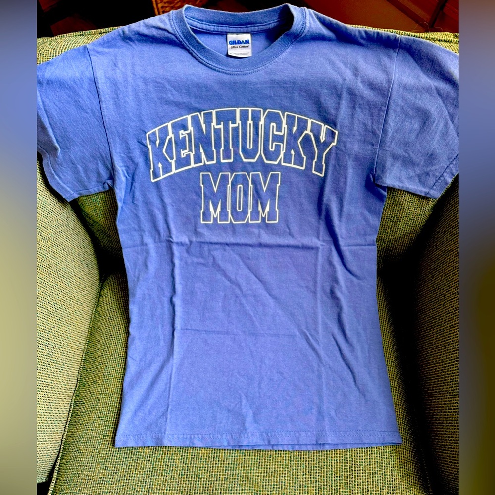 University of Kentucky Mom short sleeve T- Shirt